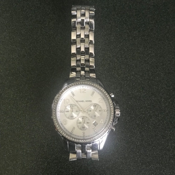 Michael Kors Silver Tone Oversized Stainless Steel Women’s Watch MK5882 - Picture 6 of 14